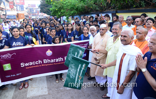 Nana Patekar flagged off the 200th cleanliness drive